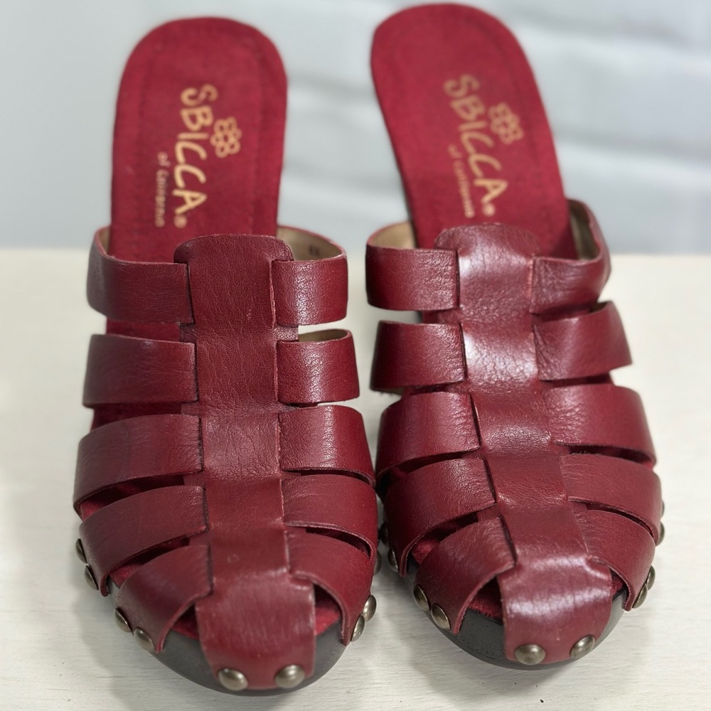Women’s Sbicca mules with heel. Burgundy size 8M.